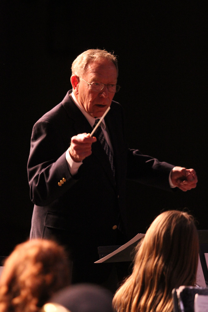 Russ Thomas conducting