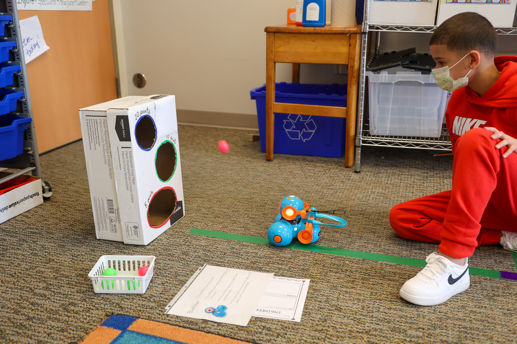Student coding robot to throw ball